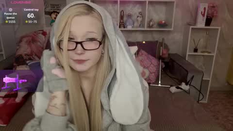 MeowkaKitty online show from January 11, 2026, 1:32 am