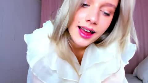 Snapshot of meowthlilu chatting on October 22, 2025, 2:23 am Lilu online show from October 22, 2025, 2:23 am