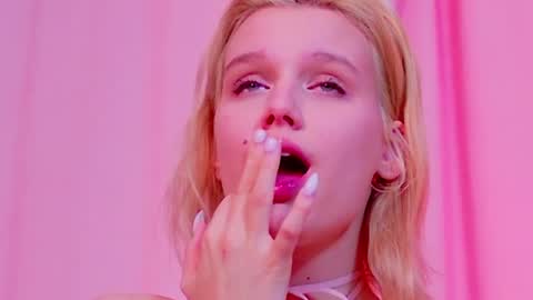 Lilu online show from April 17, 2026, 4:15 am