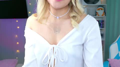 Snapshot of mercedes_robins chatting on December 5, 2025, 4:21 am Molly online show from December 5, 2025, 4:21 am