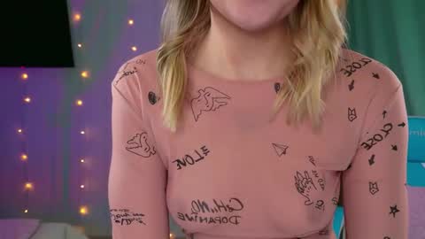 Snapshot of mercedes_robins chatting on February 5, 2026, 4:28 am Molly online show from February 5, 2026, 4:28 am