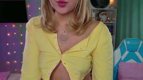 Snapshot of mercedes_robins chatting on March 20, 2026, 4:28 am Molly online show from March 20, 2026, 4:28 am