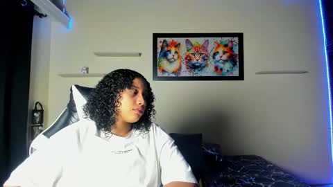 Snapshot of meredit_cristi23 chatting on February 4, 2026, 4:51 am CRISTI AND MEREDIT online show from February 4, 2026, 4:51 am