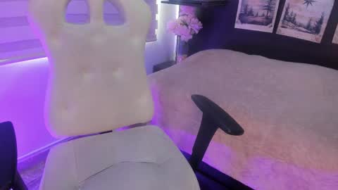 meredith_spencer online show from October 1, 2025, 1:17 pm