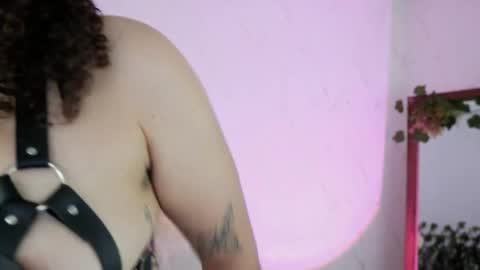 Merida Bell online show from November 21, 2025, 10:52 pm