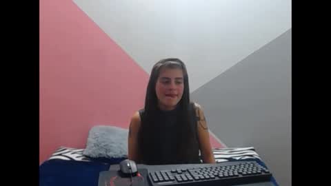 Snapshot of merily_duff chatting on November 4, 2025, 7:13 pm MERILY online show from November 4, 2025, 7:13 pm