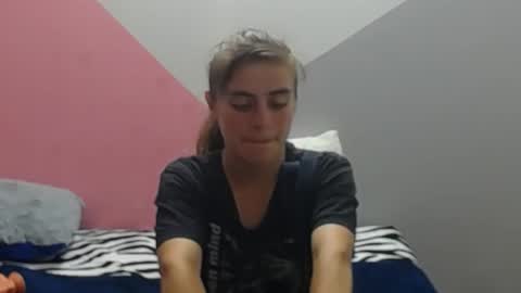 Snapshot of merily_duff chatting on November 20, 2025, 7:46 pm MERILY online show from November 20, 2025, 7:46 pm