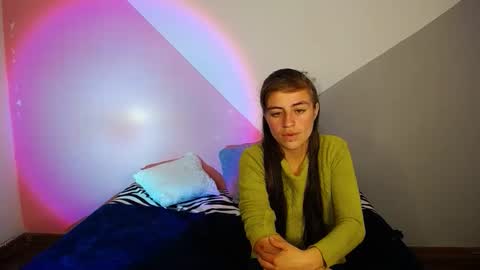 Snapshot of merily_duff chatting on December 16, 2025, 12:04 am MERILY online show from December 16, 2025, 12:04 am