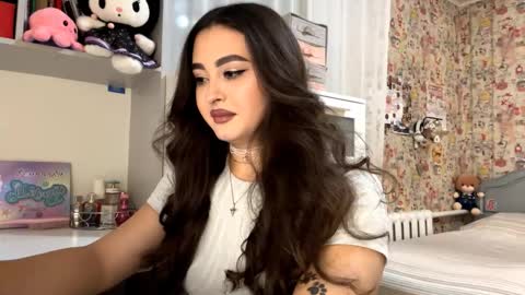 Snapshot of merlenegnoza chatting on November 11, 2025, 6:41 pm Enni online show from November 11, 2025, 6:41 pm