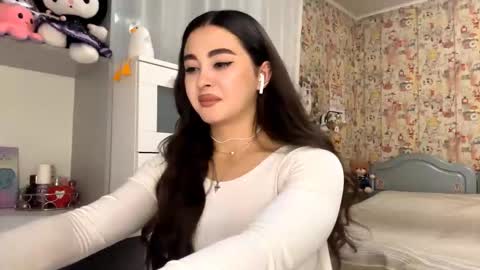 Snapshot of merlenegnoza chatting on December 15, 2025, 6:12 pm Enni online show from December 15, 2025, 6:12 pm