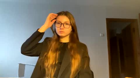 Snapshot of merlesien chatting on December 5, 2025, 10:35 am Joan online show from December 5, 2025, 10:35 am