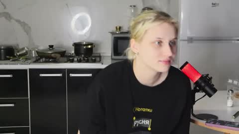 Snapshot of mertyxxx chatting on February 5, 2026, 11:42 pm Merty online show from February 5, 2026, 11:42 pm