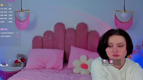 Snapshot of merylew chatting on March 7, 2025, 12:45 pm Anna online show from March 7, 2025, 12:45 pm