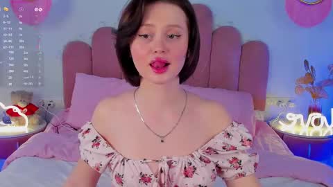 Snapshot of merylew chatting on March 9, 2025, 9:35 am Anna online show from March 9, 2025, 9:35 am