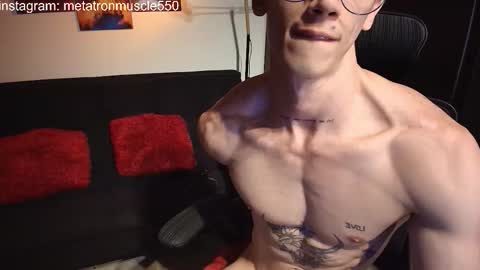 Snapshot of metatron_muscle chatting on February 28, 2026, 11:39 pm Dany online show from February 28, 2026, 11:39 pm