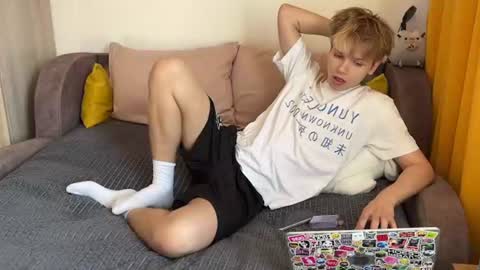Snapshot of metratok chatting on July 12, 2026, 1:35 pm Arthur online show from July 12, 2026, 1:35 pm