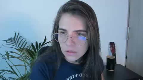 Meurif online show from June 17, 2026, 1:52 am