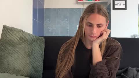 Snapshot of mi_chyort chatting on December 3, 2025, 2:26 pm Misha online show from December 3, 2025, 2:26 pm