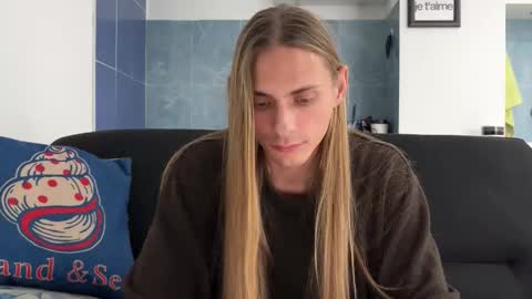 Snapshot of mi_chyort chatting on December 18, 2025, 2:12 pm Misha online show from December 18, 2025, 2:12 pm