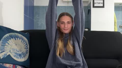 Snapshot of mi_chyort chatting on December 22, 2025, 2:47 pm Misha online show from December 22, 2025, 2:47 pm