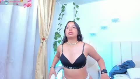 Mia online show from May 19, 2026, 9:21 pm