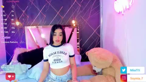 Mia online show from November 19, 2025, 2:22 am