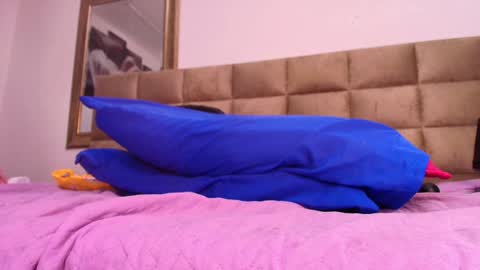 Snapshot of mia_0_ chatting on February 4, 2025, 1:23 am Emi online show from February 4, 2025, 1:23 am