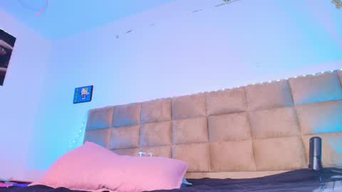 Snapshot of mia_0_ chatting on September 22, 2025, 7:27 pm Emi online show from September 22, 2025, 7:27 pm