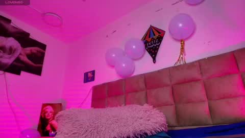 Snapshot of mia_0_ chatting on October 5, 2025, 7:12 pm Emi online show from October 5, 2025, 7:12 pm