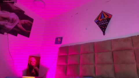 Snapshot of mia_0_ chatting on October 9, 2025, 7:23 pm Emi online show from October 9, 2025, 7:23 pm