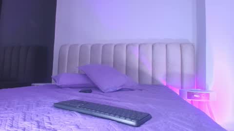 Emi online show from November 25, 2025, 7:25 pm