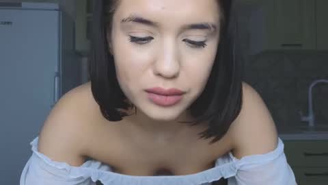 Snapshot of mia___lunaa chatting on February 27, 2025, 3:58 am Mia online show from February 27, 2025, 3:58 am