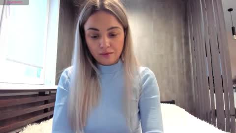 Mia online show from November 24, 2025, 3:17 am