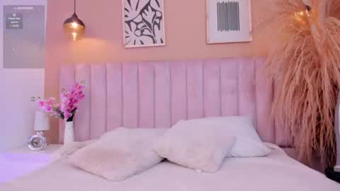 Snapshot of mia__bailey_ chatting on July 7, 2026, 8:02 pm mia__bailey_ online show from July 7, 2026, 8:02 pm