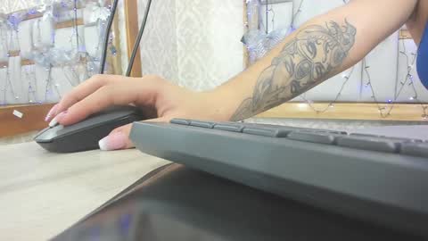 Snapshot of mia__megan chatting on December 10, 2024, 11:54 am mia__megan online show from December 10, 2024, 11:54 am
