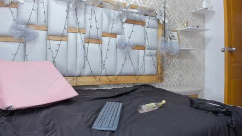 Snapshot of mia__megan chatting on January 4, 2025, 5:58 pm mia__megan online show from January 4, 2025, 5:58 pm