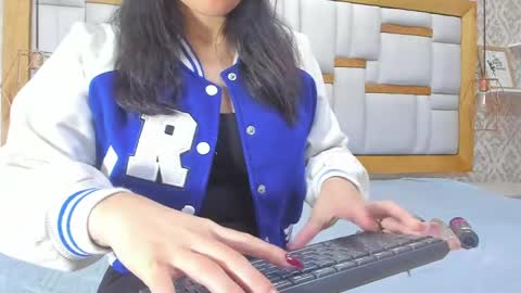 Snapshot of mia__megan chatting on February 21, 2025, 12:06 pm mia__megan online show from February 21, 2025, 12:06 pm