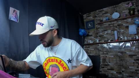 Snapshot of mia_and_vincentt chatting on September 28, 2025, 4:18 am Mia and vincentt model indepent online show from September 28, 2025, 4:18 am