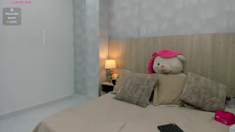 Mia Aristizabal online show from December 5, 2025, 11:30 am