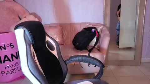 Mia  online show from March 28, 2026, 12:16 pm