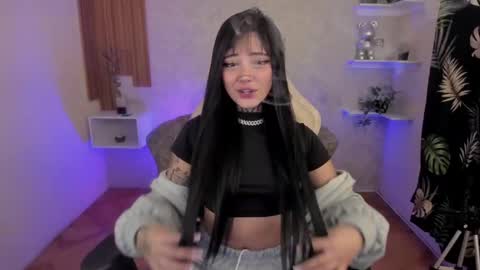 Mia online show from December 6, 2024, 6:59 am