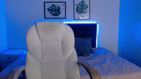 Snapshot of mia_collens_ chatting on November 7, 2025, 3:28 am MIA online show from November 7, 2025, 3:28 am