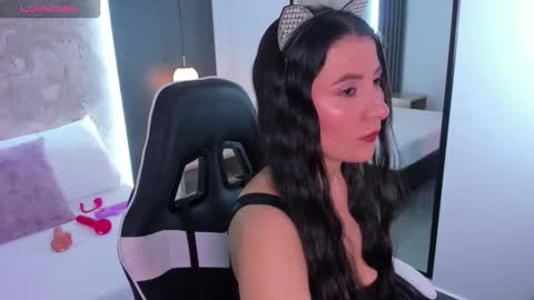 M I A  online show from November 1, 2025, 2:57 am