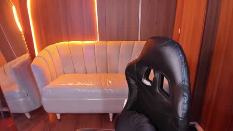 Snapshot of mia_collins_b chatting on December 21, 2025, 12:56 pm mia_collins_b online show from December 21, 2025, 12:56 pm