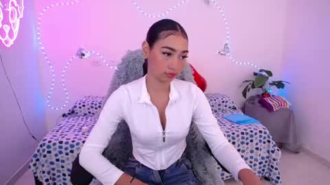 Snapshot of mia_cute_girl chatting on June 1, 2026, 1:35 pm mia_cute_girl online show from June 1, 2026, 1:35 pm