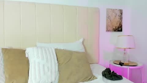 Snapshot of mia_divine__ chatting on January 14, 2026, 4:07 am Mia online show from January 14, 2026, 4:07 am