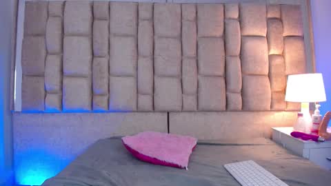 mia_dulc4 online show from November 29, 2025, 4:37 am