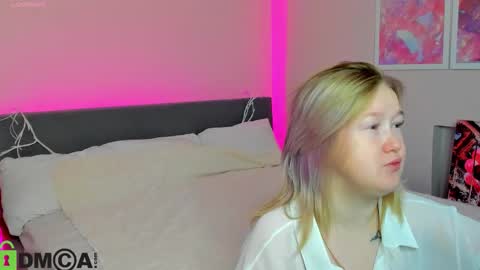 Snapshot of mia_ferd chatting on October 13, 2025, 2:44 am Mia online show from October 13, 2025, 2:44 am