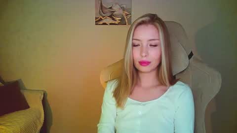 Mia online show from August 3, 2026, 12:31 am