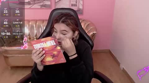 Mia online show from November 8, 2025, 12:49 pm